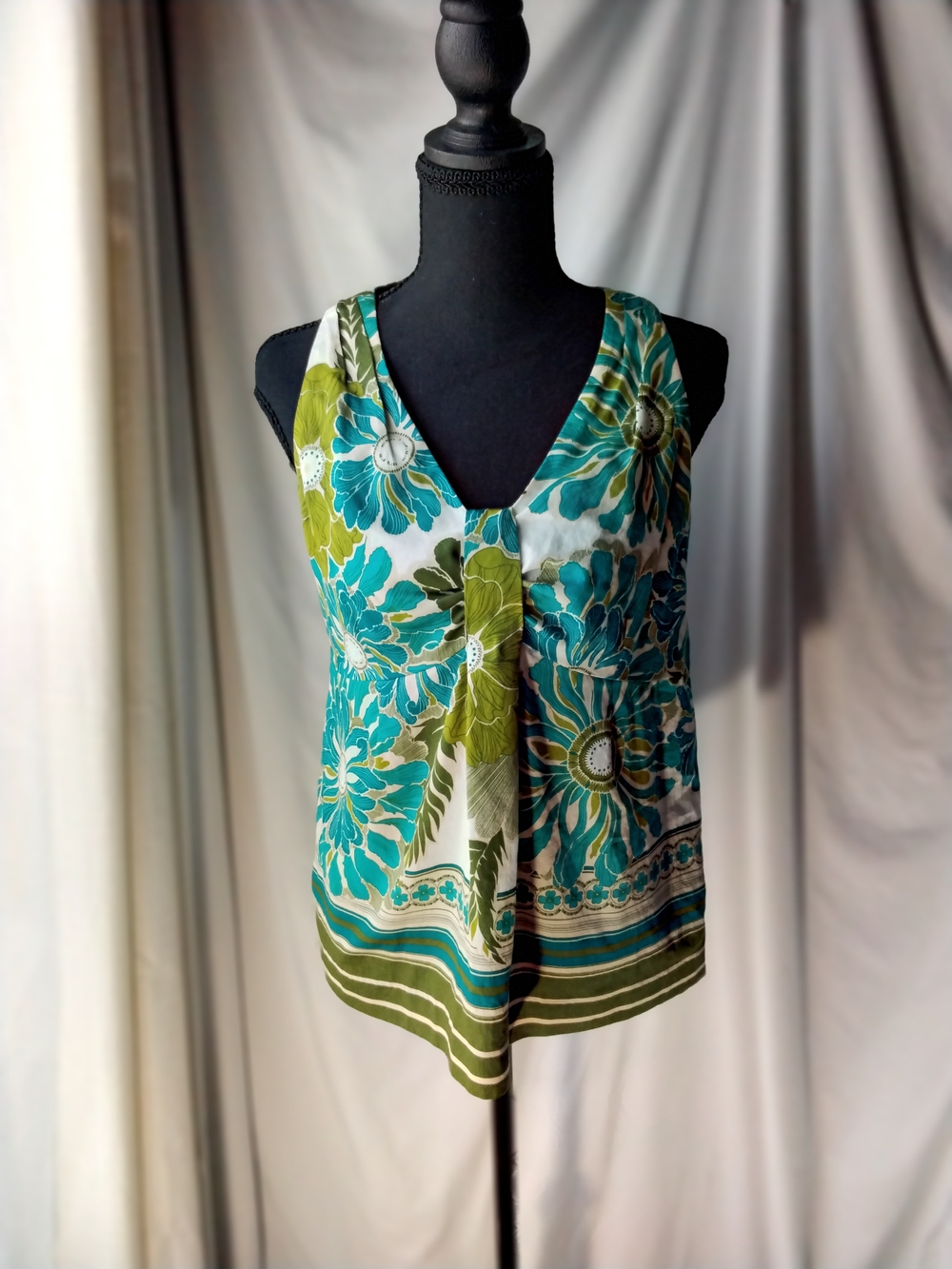 Ann Taylor Floral V-Neck Sleeveless Camisole in Teal, Olive and Cream